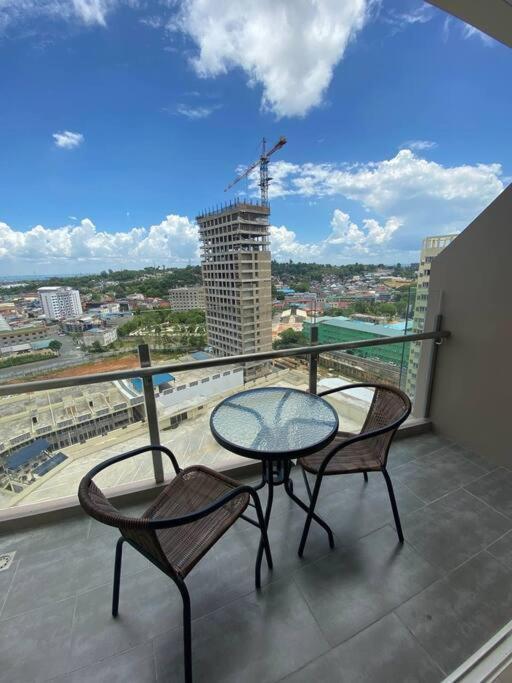 Nagoya Thamrin Apartment High Floor With View Экстерьер фото