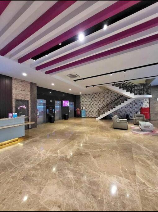 Nagoya Thamrin Apartment High Floor With View Экстерьер фото