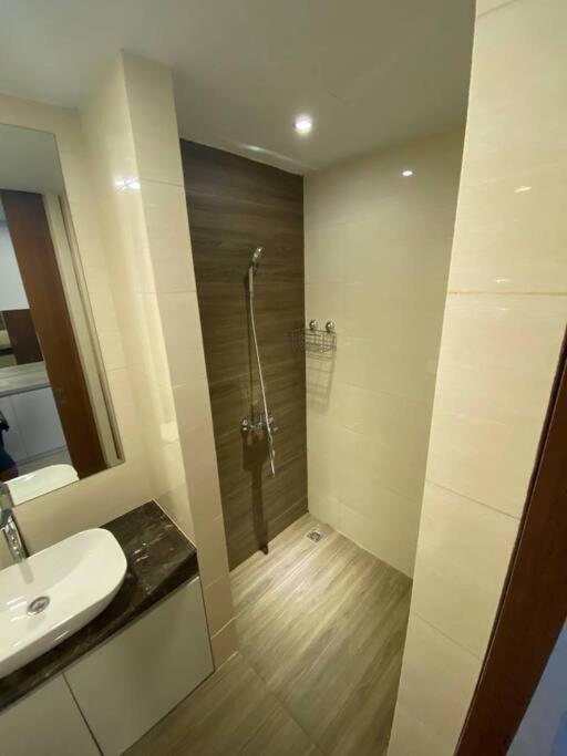 Nagoya Thamrin Apartment High Floor With View Экстерьер фото