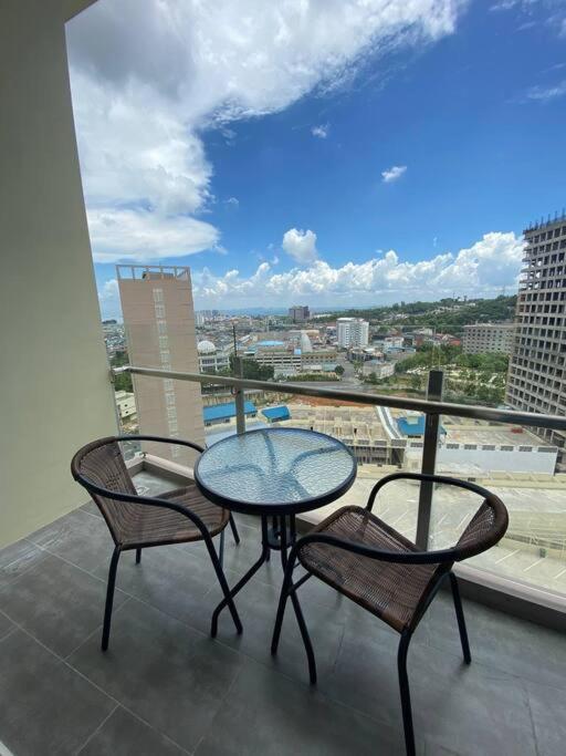 Nagoya Thamrin Apartment High Floor With View Экстерьер фото