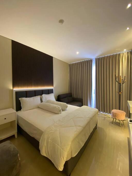 Nagoya Thamrin Apartment High Floor With View Экстерьер фото