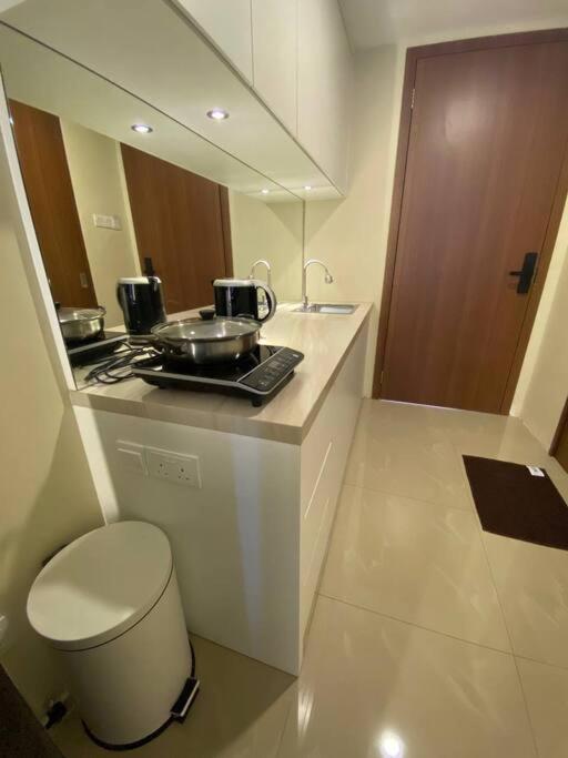 Nagoya Thamrin Apartment High Floor With View Экстерьер фото