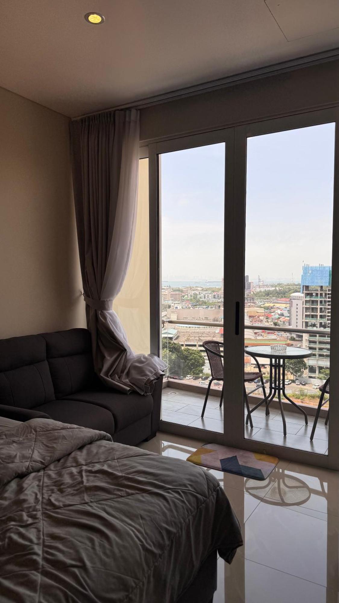 Nagoya Thamrin Apartment High Floor With View Экстерьер фото