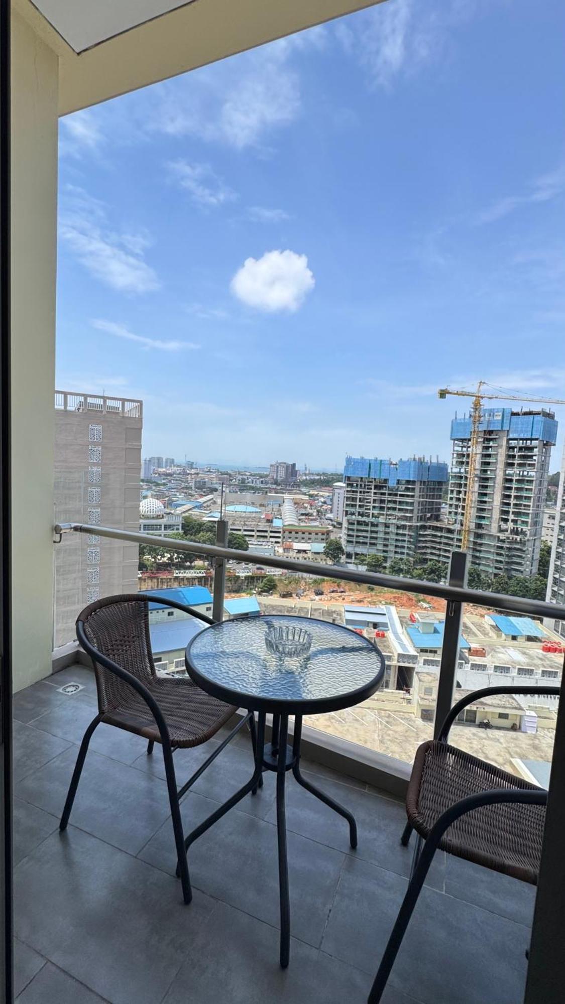 Nagoya Thamrin Apartment High Floor With View Экстерьер фото