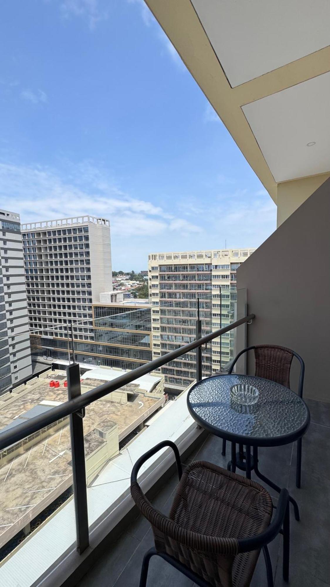 Nagoya Thamrin Apartment High Floor With View Экстерьер фото