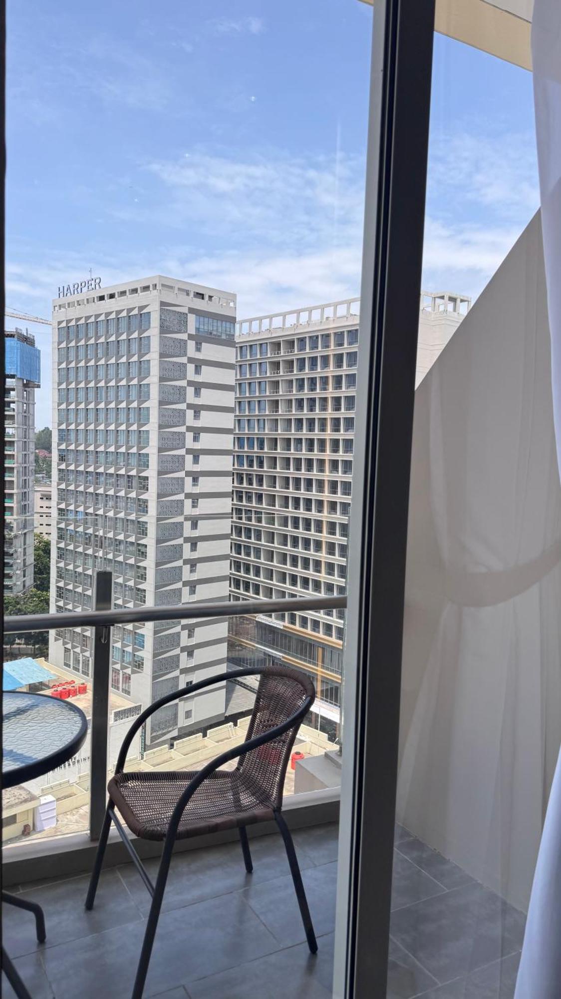 Nagoya Thamrin Apartment High Floor With View Экстерьер фото
